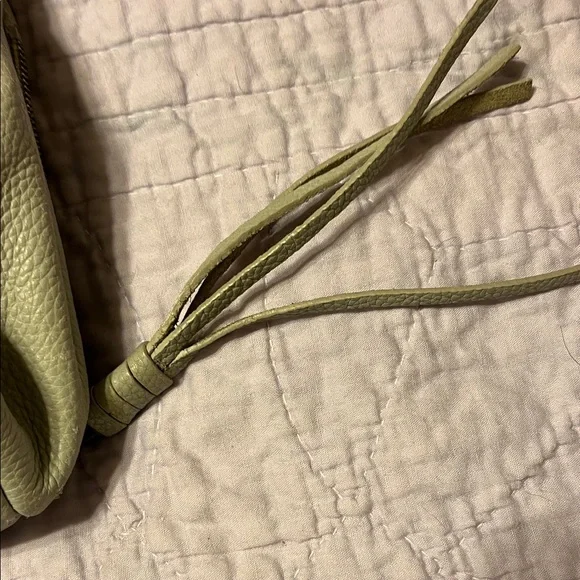 Elizabeth and James Elegant Cream Leather Handbag - Picture 8 of 10